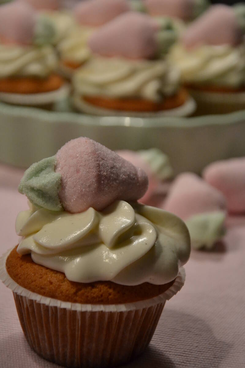 Vaniljcupcakes med whipped cream cheese frosting